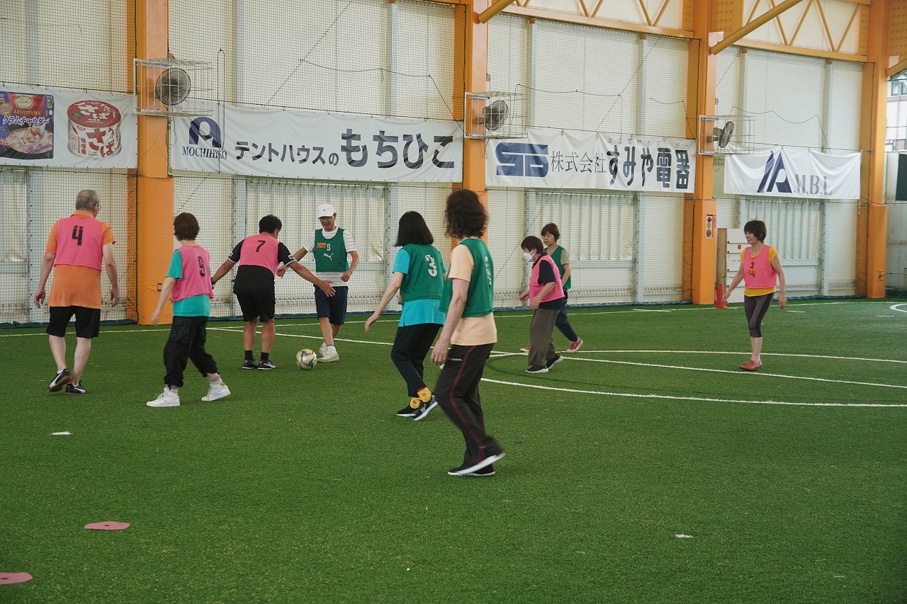 独自ルールのウォーキングサッカー!