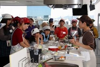 （写真）スポーツ食育料理教室の様子