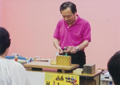 (からくりおもちゃ)実演の様子