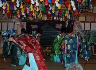 （写真）高根白山神社古代神楽（静岡県指定無形民俗文化財）