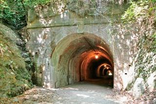 (写真)明治トンネル岡部側入口