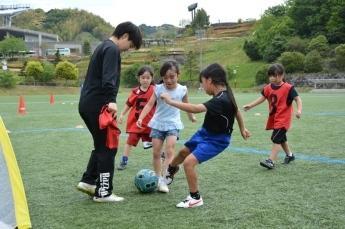 サッカーを楽しむ様子