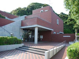 岡出山図書館