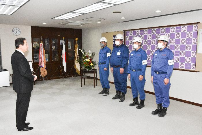 能登半島地震の被災地に派遣される職員を激励する藤枝市長