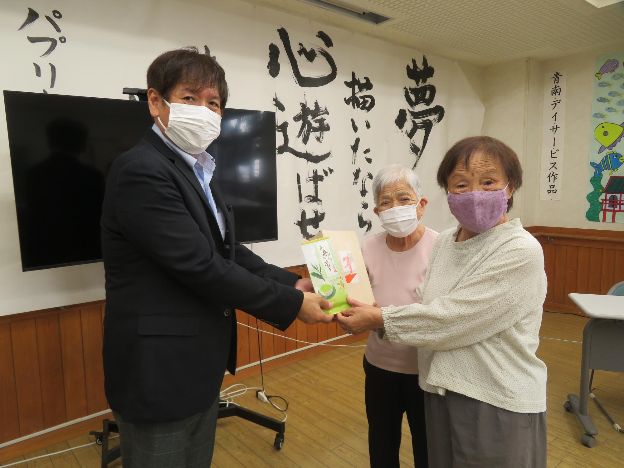 6長寿の香り贈呈