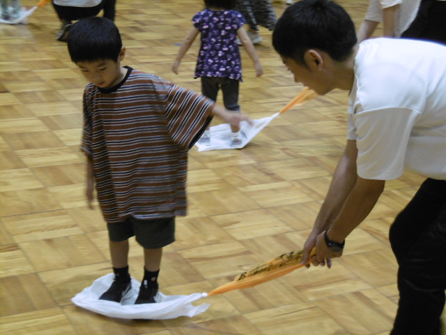 （写真）ふれあいあそびの様子