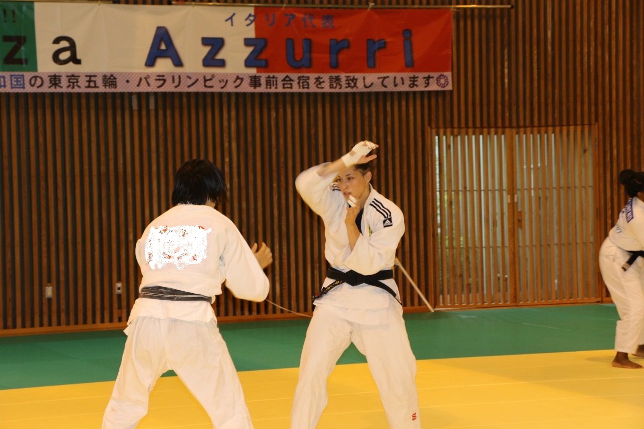 稽古に励むアリーチェ選手