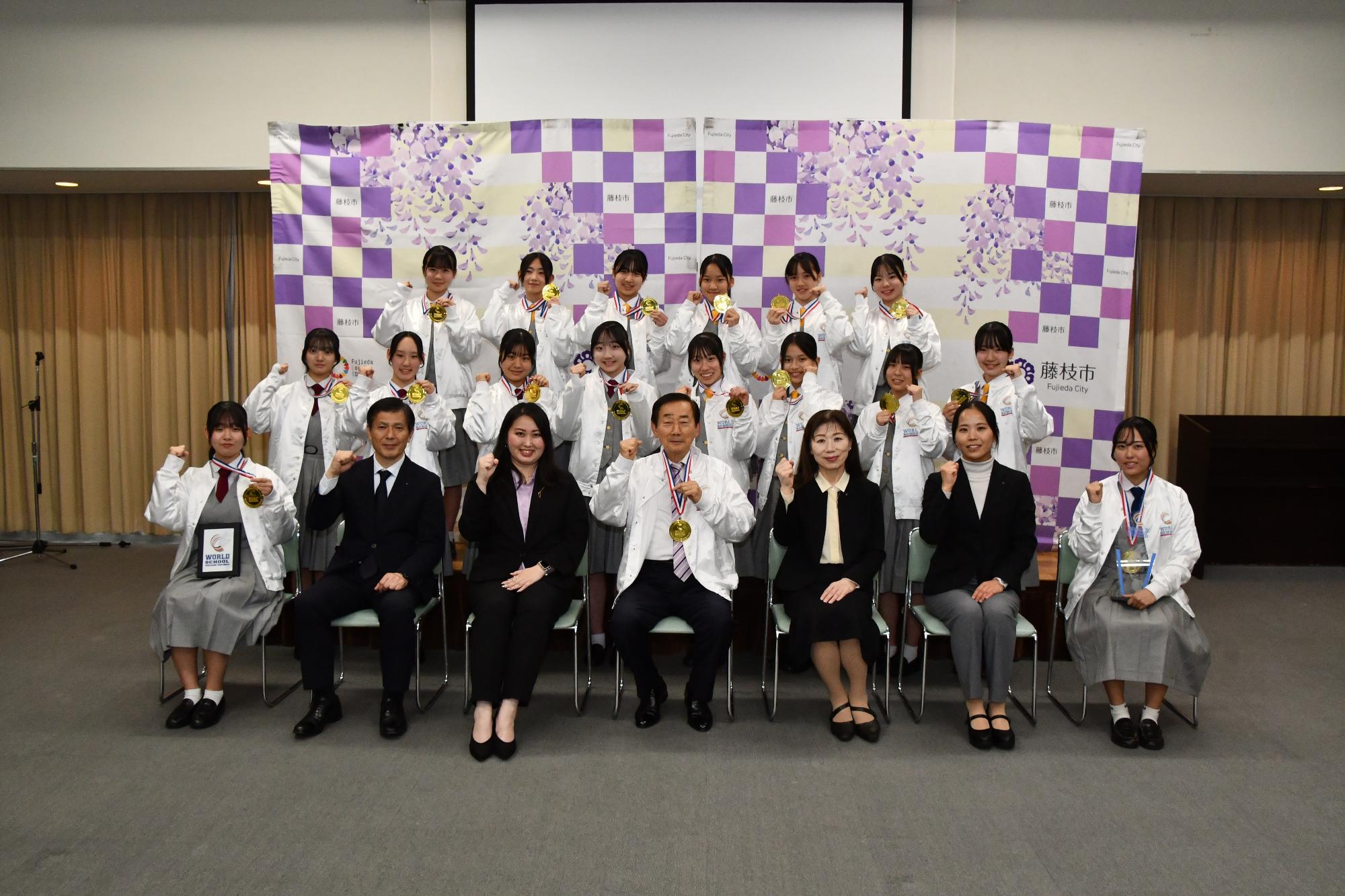 世界大会優勝の藤枝明誠中学校・高等学校チアリーディング部表敬訪問2024