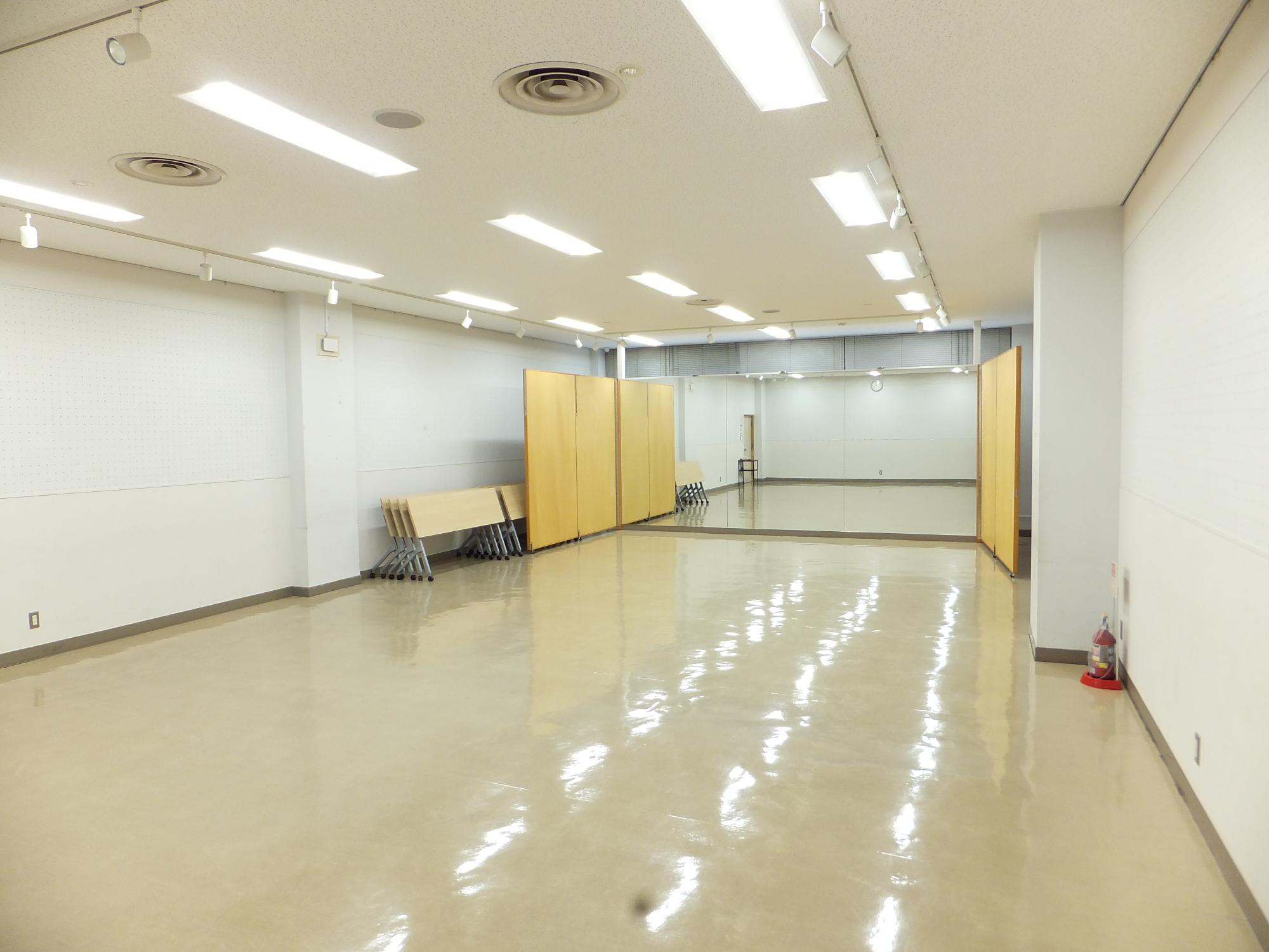 小ホール鏡あり