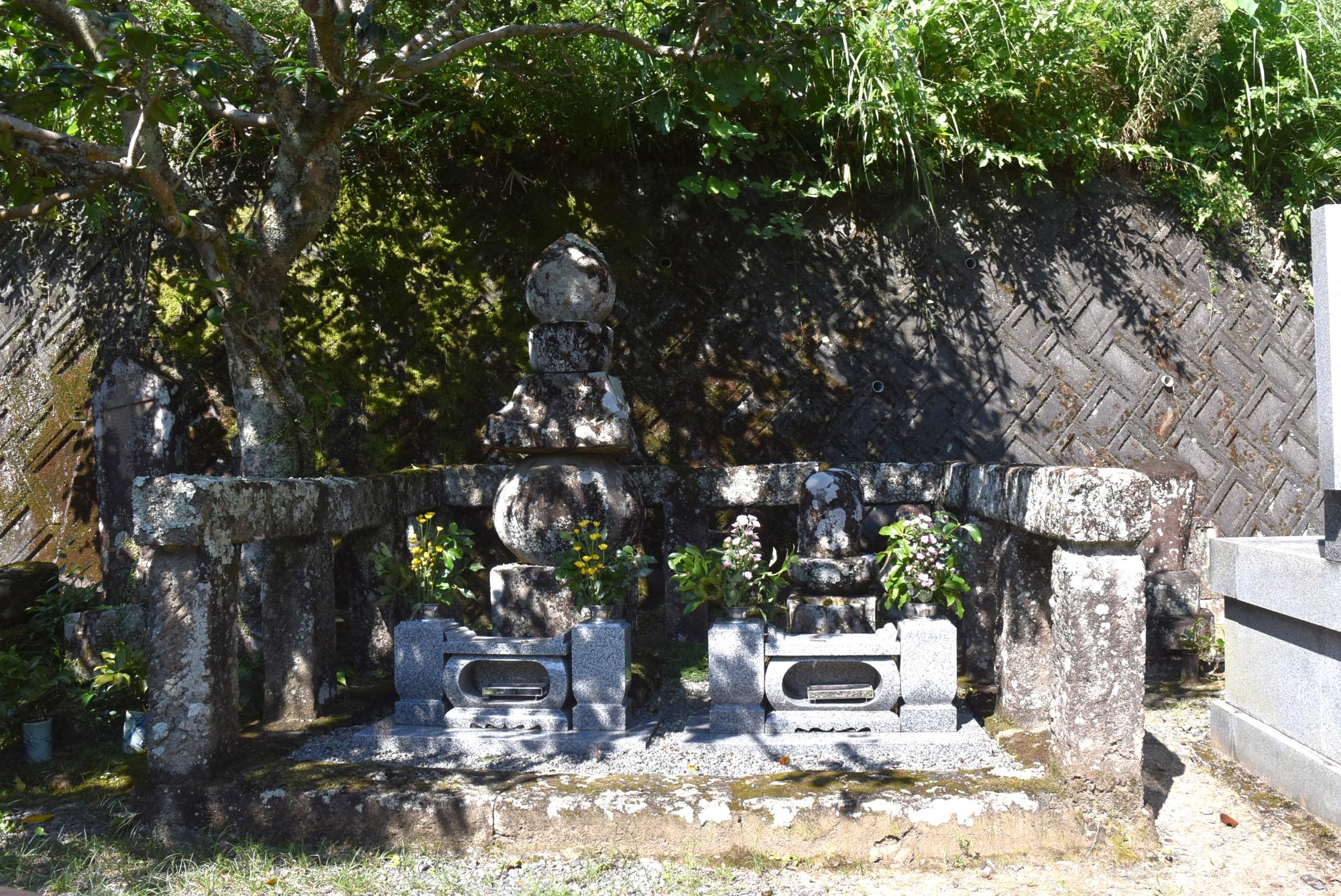 長慶寺供養塔