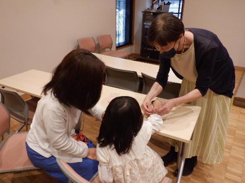 完成品を身に着ける様子