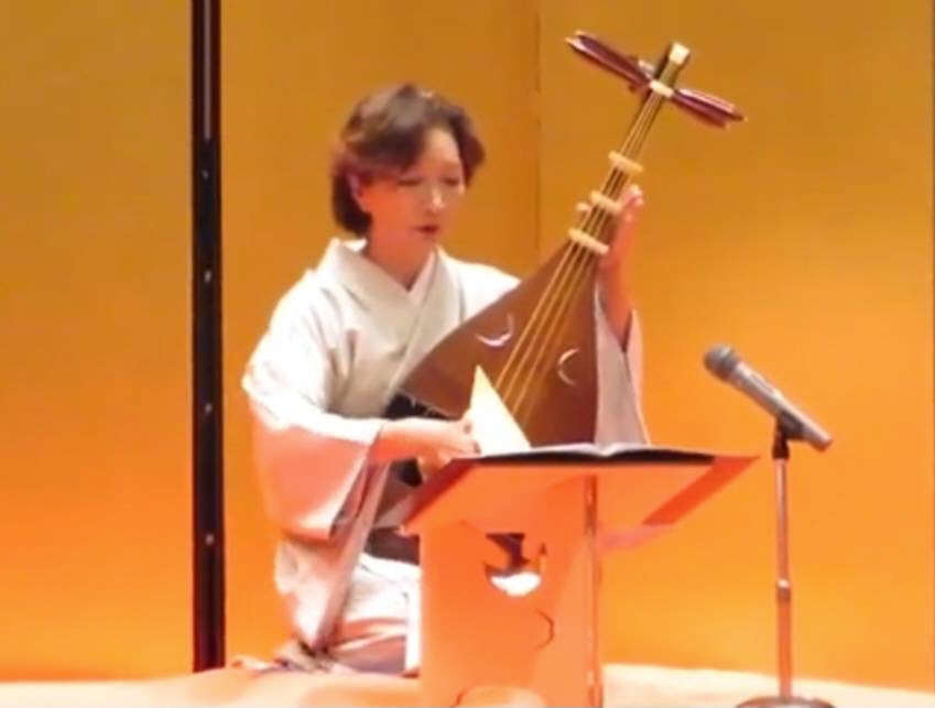 薩摩琵琶の演奏