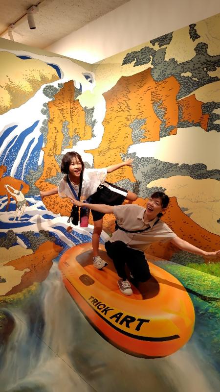 題名「うわー、大変！落ちちゃいそう！」