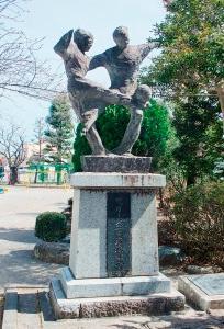 (写真)藤枝小学校にある記念碑