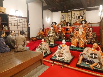 等身大の雛人形5段飾り