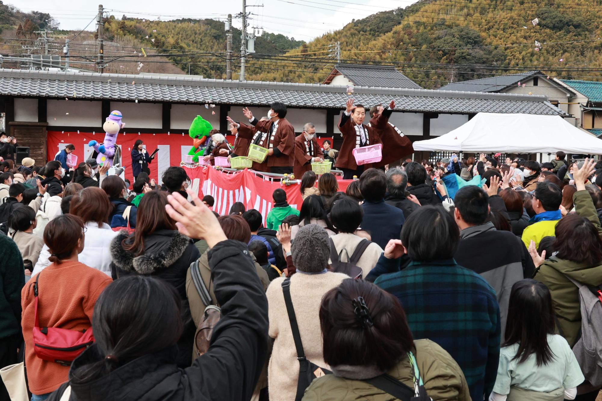 かしばや節分豆まき昨年度の様子