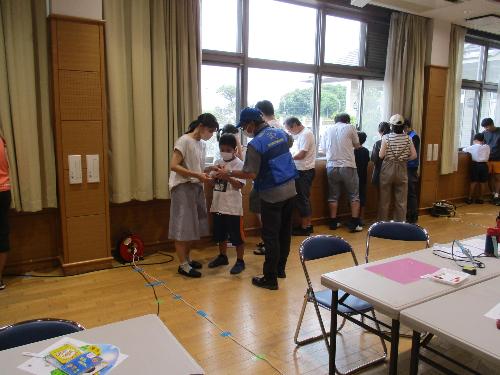 親子電波教室（窓際でラジオが鳴るかな？）