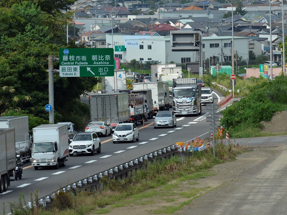 藤枝バイパス藪田東IC渋滞写真