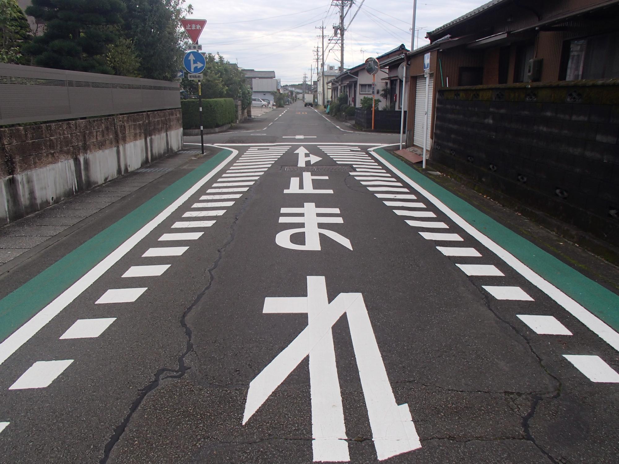 t茶町・音羽町「止まれ路面標示」