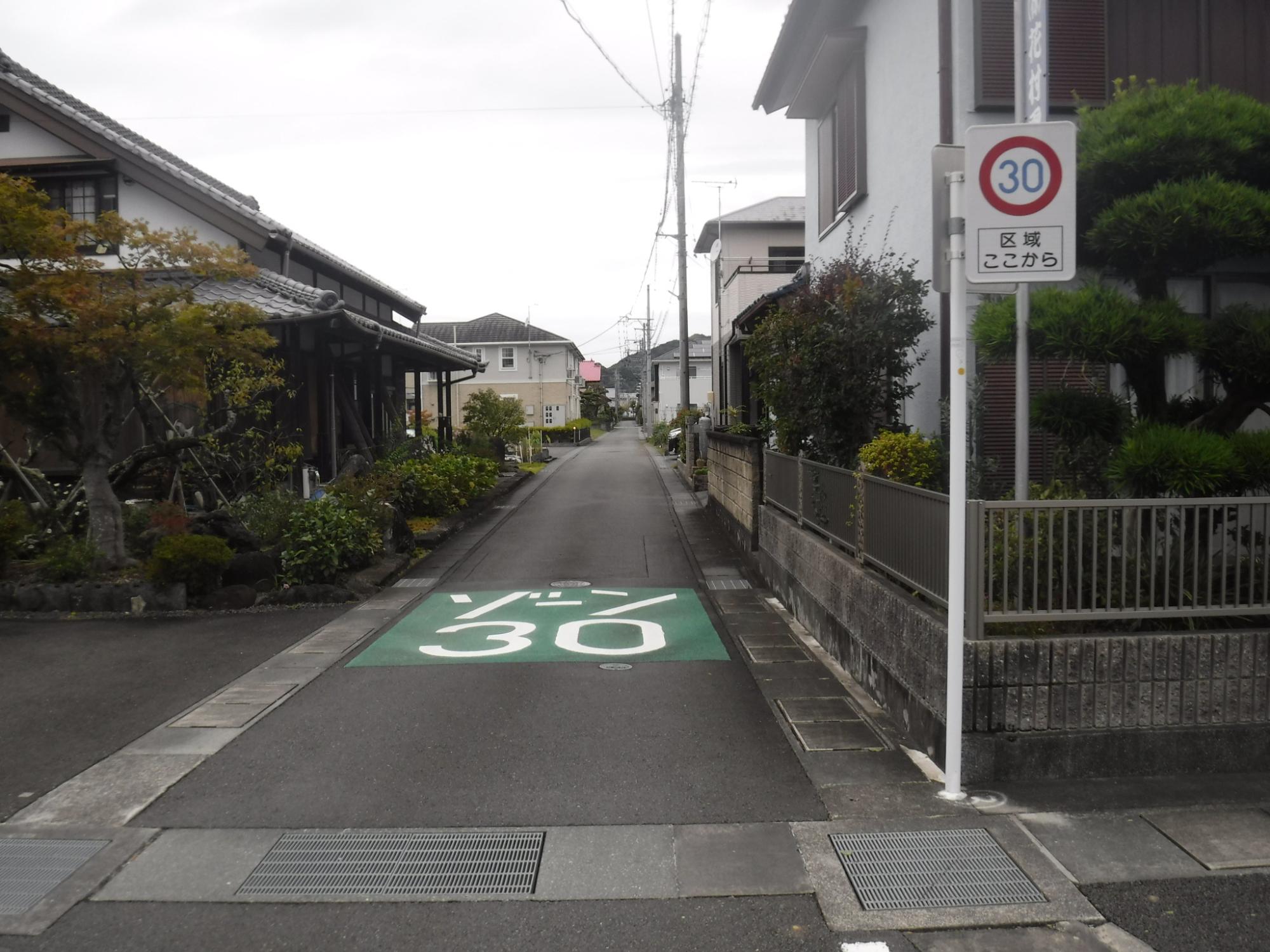 岡部町「ゾーン30路面標示」