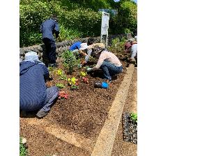 しょうぶ園前の花壇植栽の様子