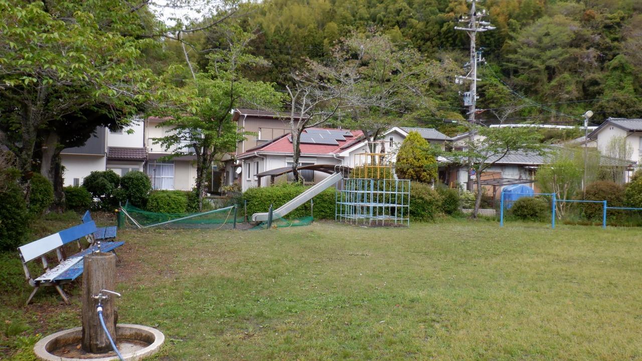 現況すべり台、ジャングルジム、鉄棒